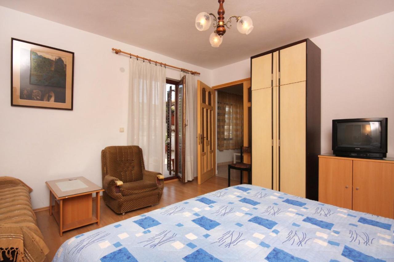 Apartment Vrbnik 5301B Exterior photo